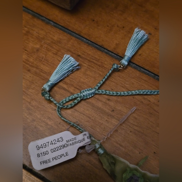 NWT Free People Eternal Friendship Bracelet in Green - Picture 8 of 8